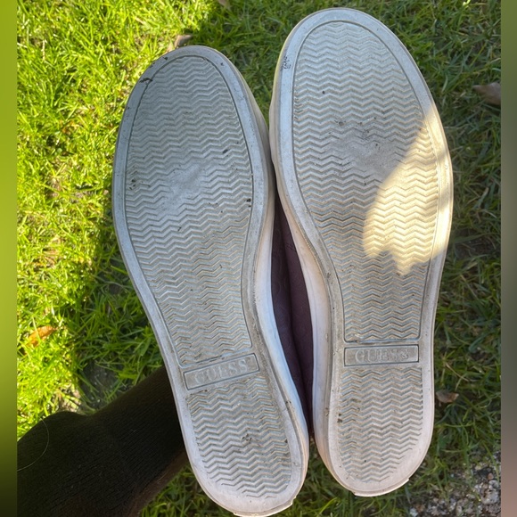 Guess Men burgundy sneakers - size 10 - Picture 3 of 10